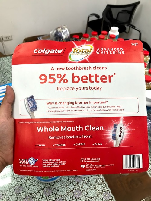 Bàn chải răng Colgate Total Advanced Whitening - 8 cái - Nhập Khẩu Mỹ
